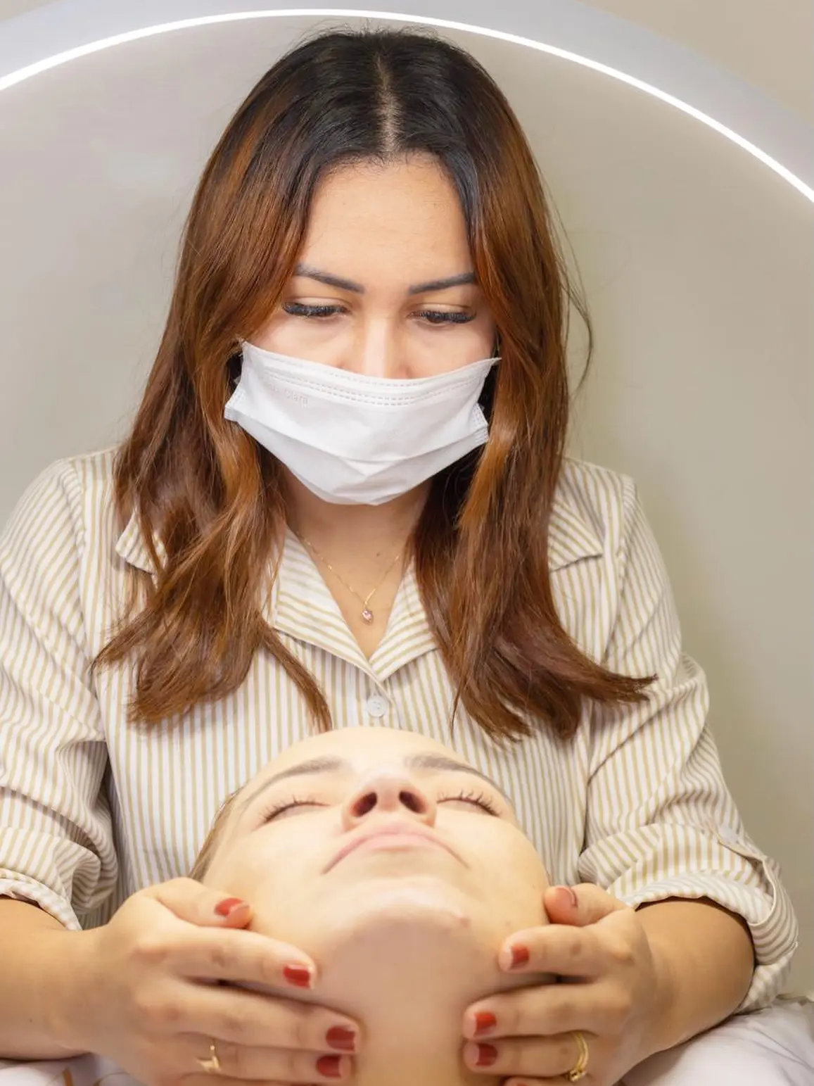 Atendimento facial realizado na AC Estética